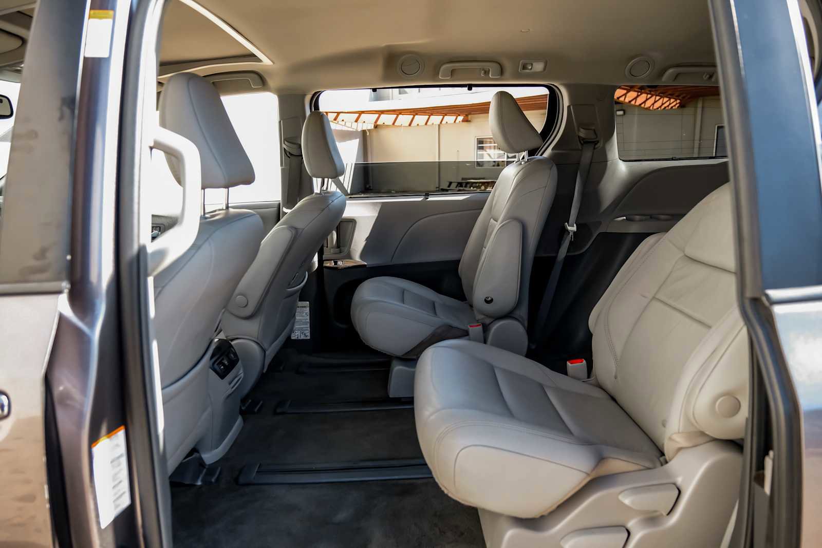 Used 2018 Toyota Sienna XLE image 41