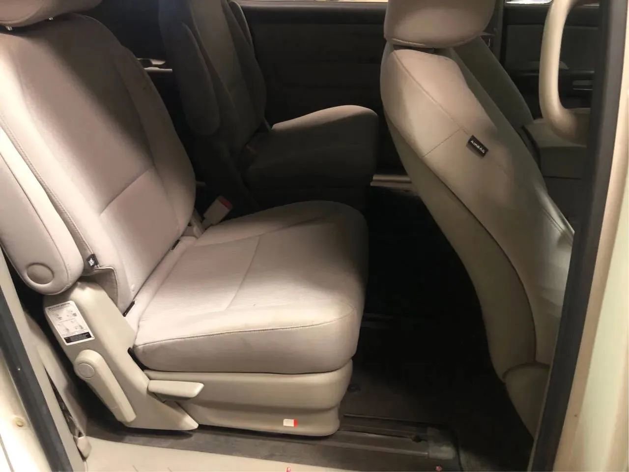 Used 2016 Kia Sedona L image 8