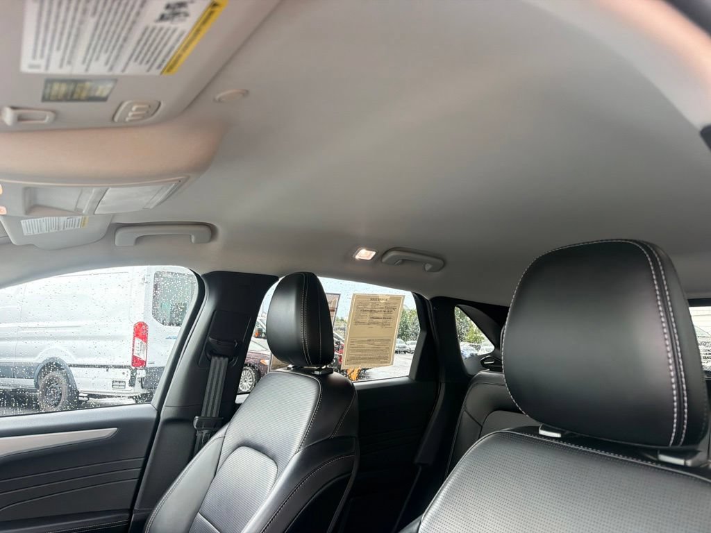 Used 2024 Ford Escape Platinum AWD/4WD image 28