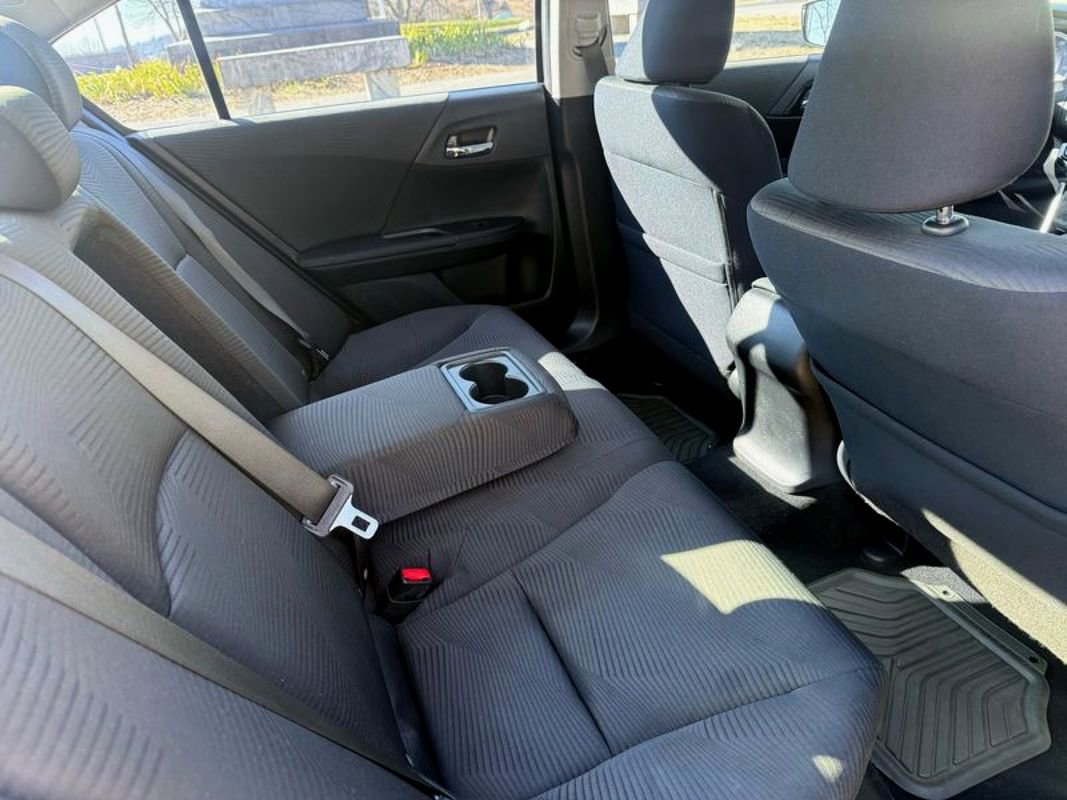 Used 2016 Honda Accord LX image 32