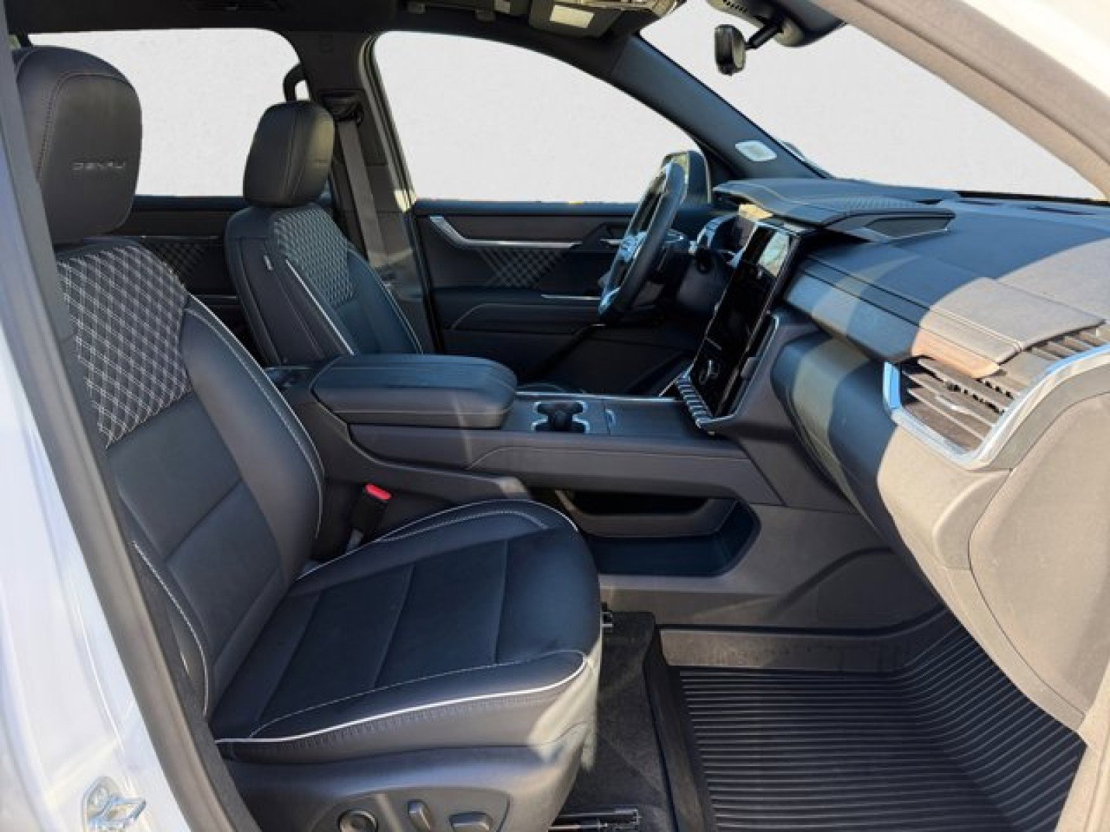 Used 2024 GMC Acadia Denali w/ Super Cruise Package image 21