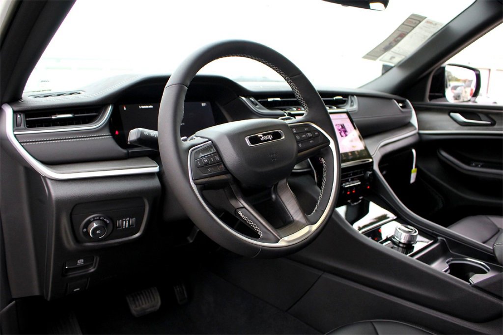 New 2025 Jeep Grand Cherokee Limited w/ MOPAR Finishing Package image 6