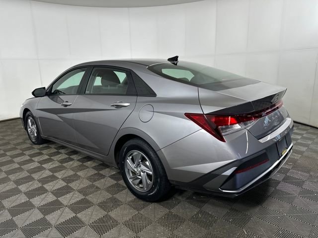 Certified 2024 Hyundai Elantra SE image 5