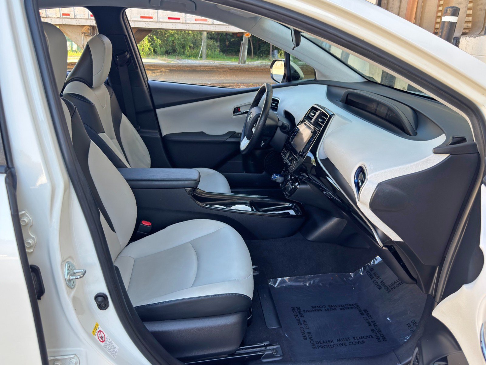 Used 2017 Toyota Prius Three Touring w/ Carpet Mat Package FWD image 14