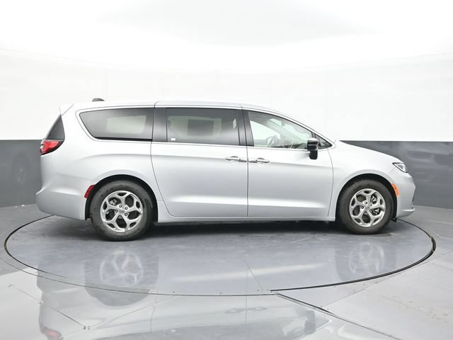 Used 2024 Chrysler Pacifica Limited FWD image 16