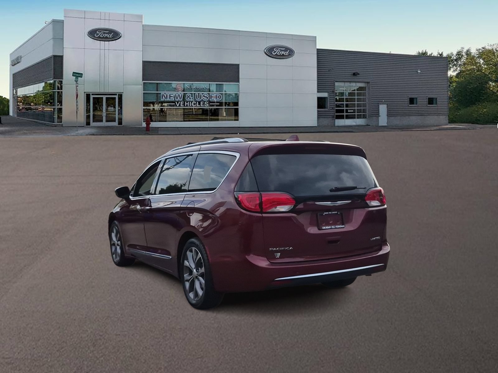Used 2019 Chrysler Pacifica Limited w/ Tire & Wheel Group FWD image 7
