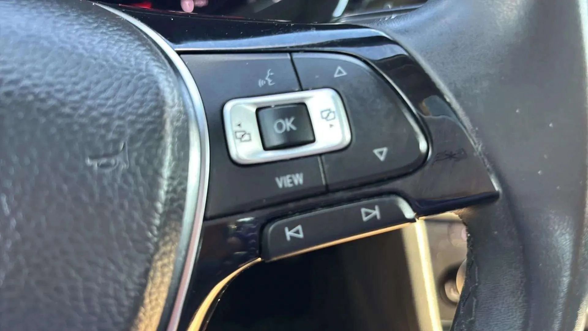 Used 2020 Volkswagen Jetta SEL Premium image 37