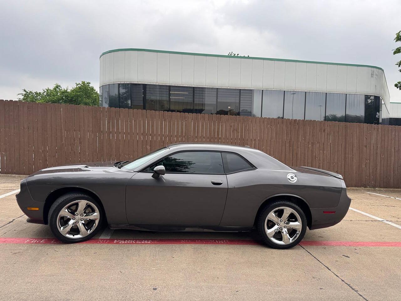 Used 2014 Dodge Challenger SXT Plus RWD image 3