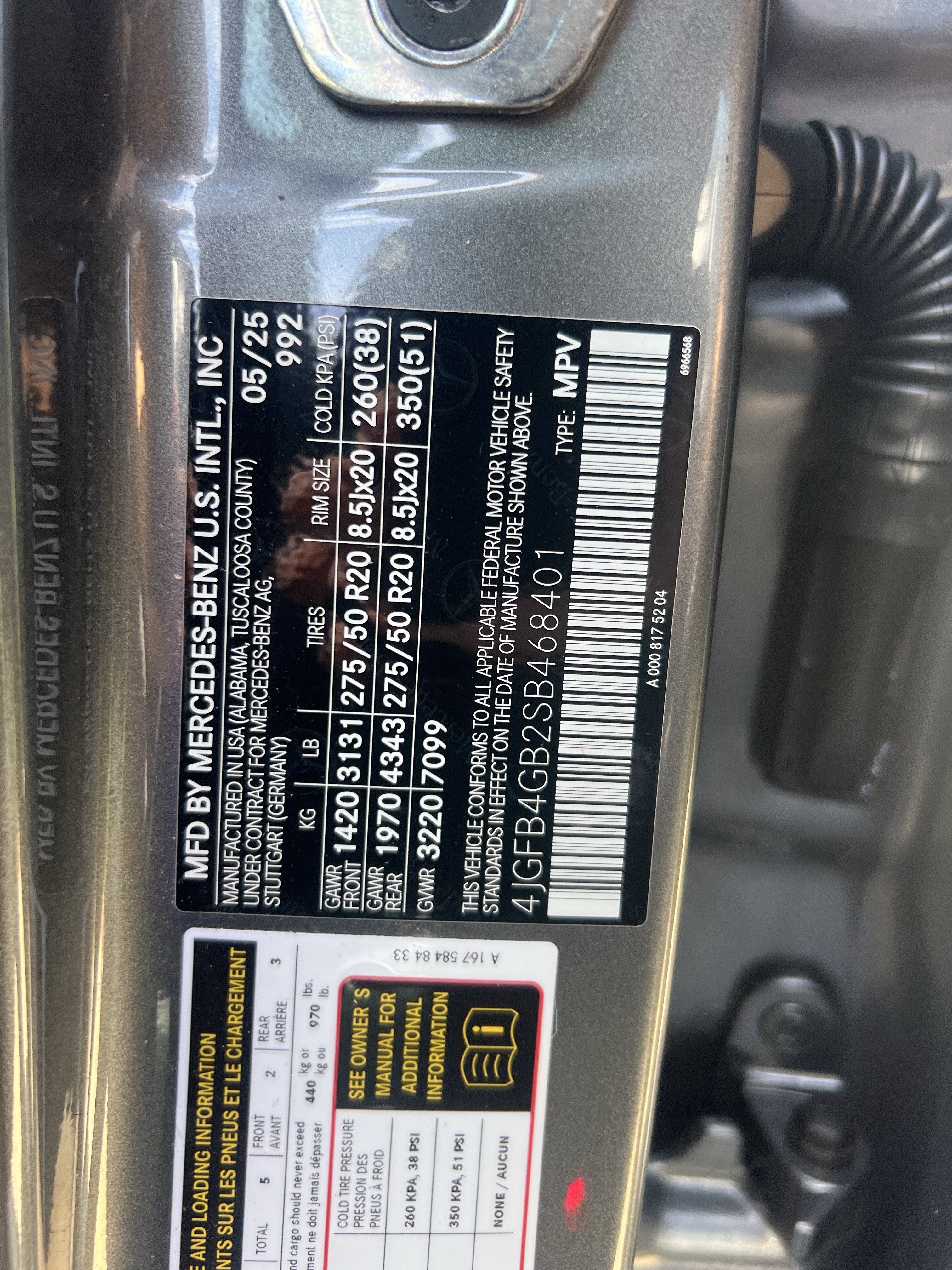 Certified 2025 Mercedes-Benz GLE 450e 4MATIC w/ Driver Assistance Package image 37
