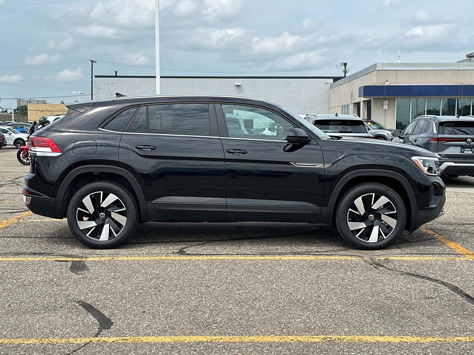 New 2025 Volkswagen Atlas Cross Sport SE image 6