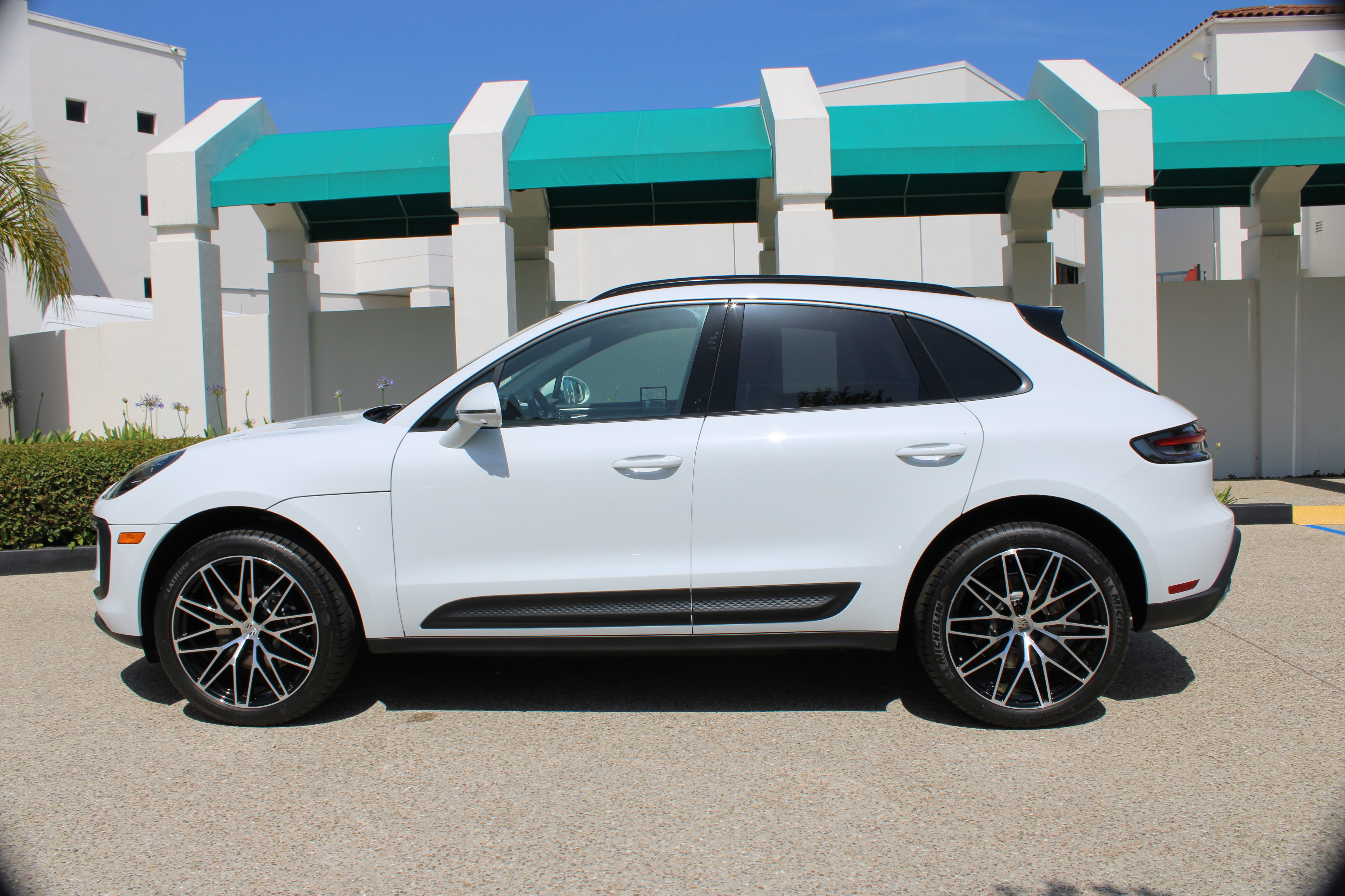 New 2026 Porsche Macan AWD/4WD image 2