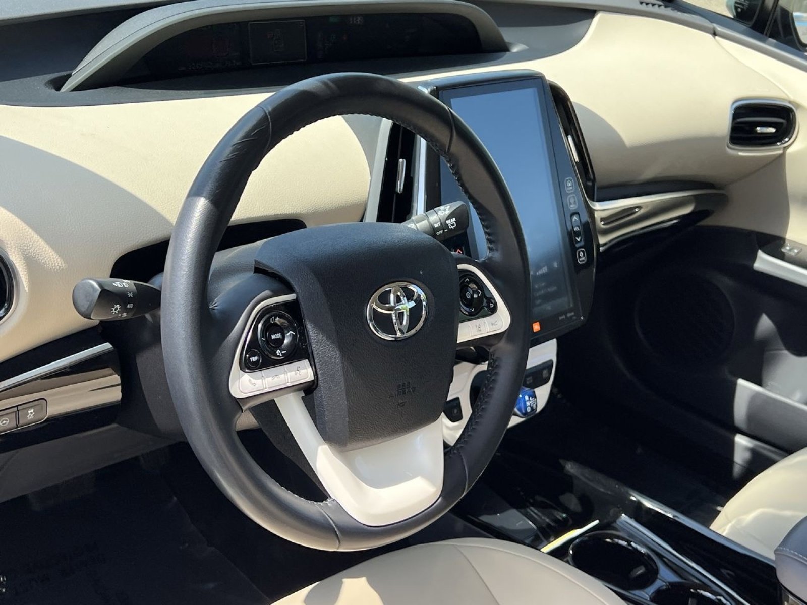 Used 2018 Toyota Prius Four w/ Advanced Technology Package FWD image 17