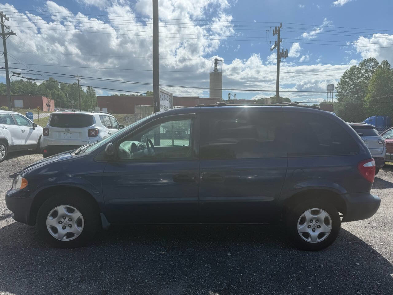 Used 2002 Dodge Caravan SE FWD image 2