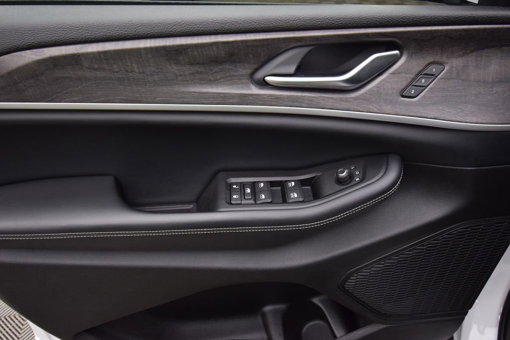 Used 2023 Jeep Grand Cherokee Limited w/ Luxury Tech Group II image 26