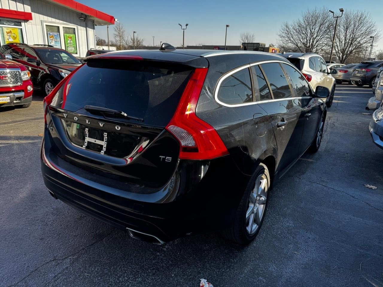 Used 2017 Volvo V60 T5 Premier w/ Convenience Package image 4