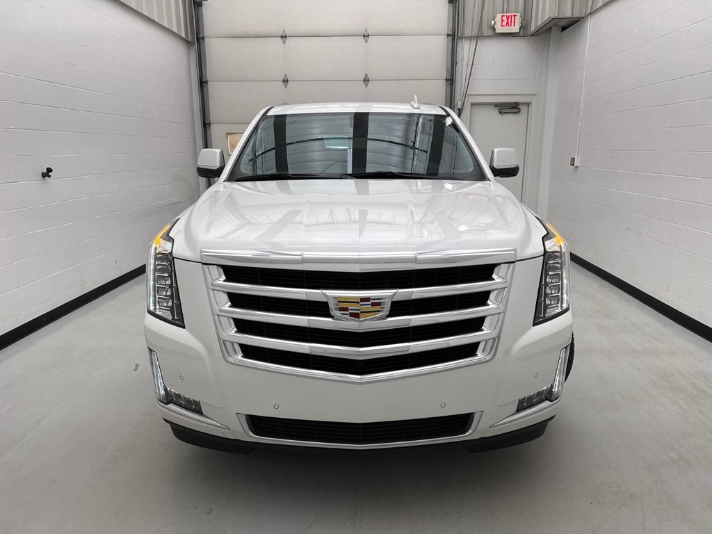 Used 2020 Cadillac Escalade ESV 4WD image 2