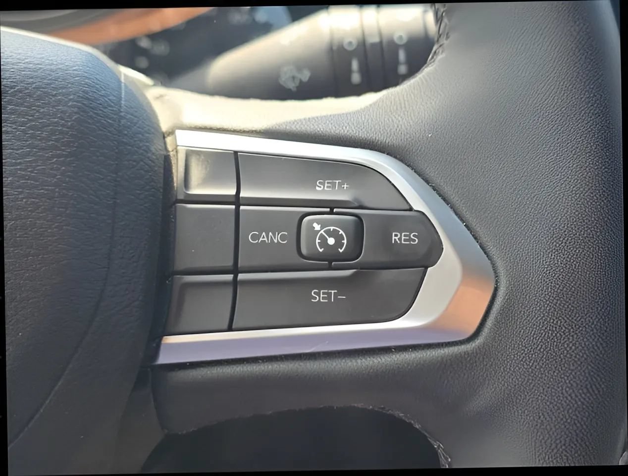 Used 2023 Jeep Compass Latitude AWD/4WD image 24