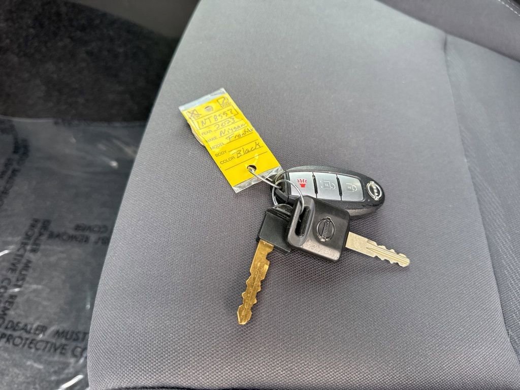 Used 2023 Nissan Frontier SV image 33