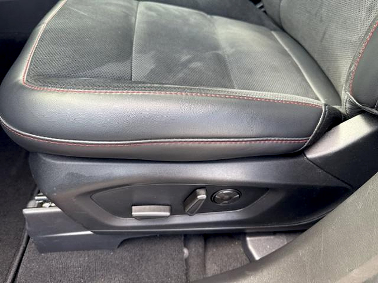 Used 2025 Ford Explorer ST w/ Sun And Sound Package AWD/4WD image 19