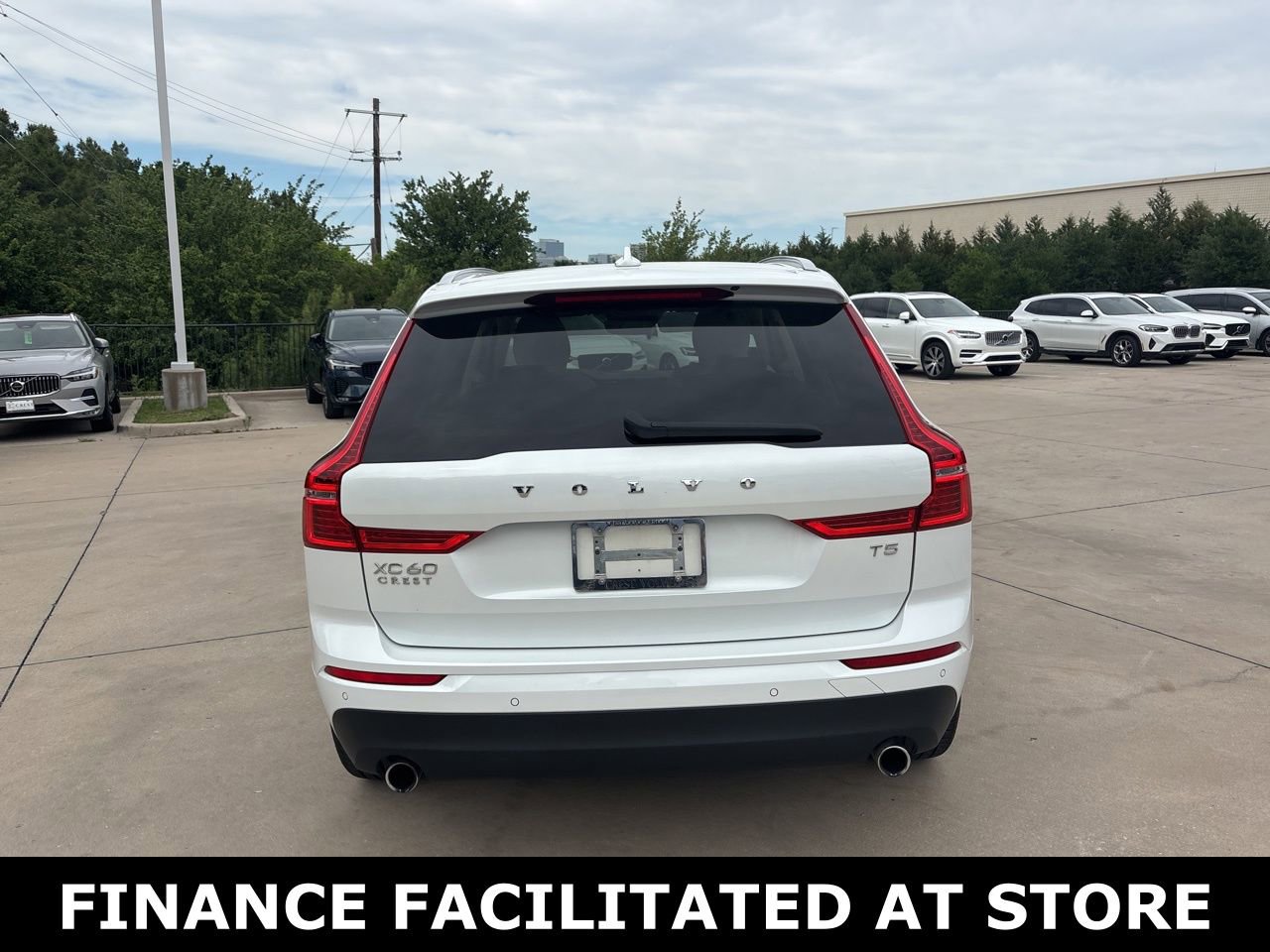 Used 2021 Volvo XC60 T5 Momentum w/ Premium Package image 6