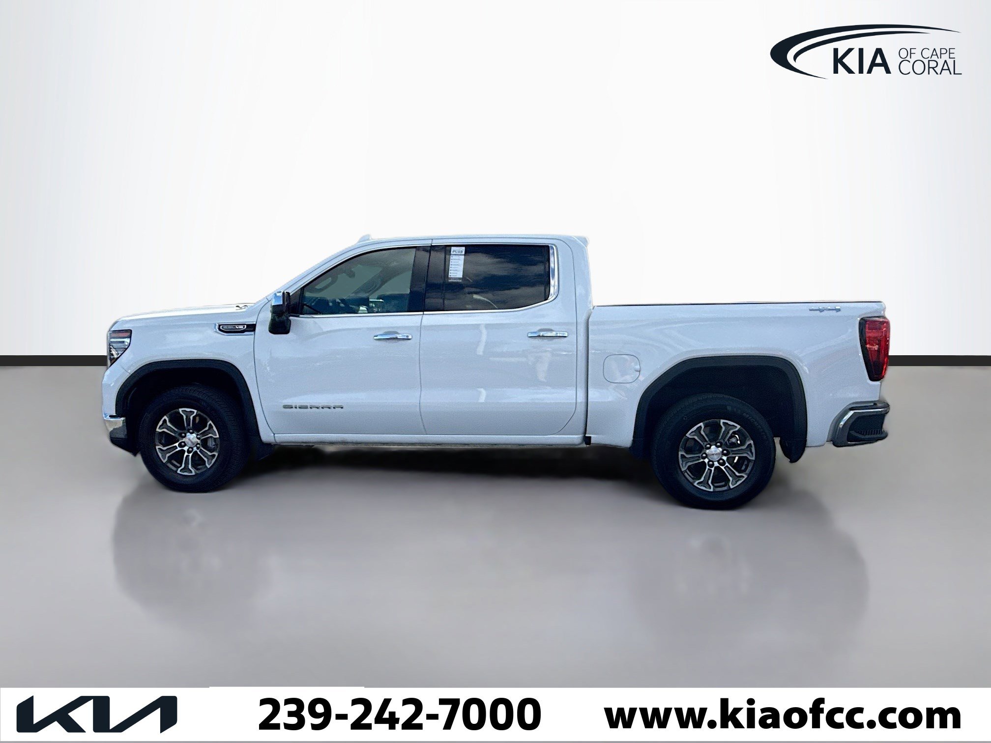 Used 2026 GMC Sierra 1500 SLT AWD/4WD image 2