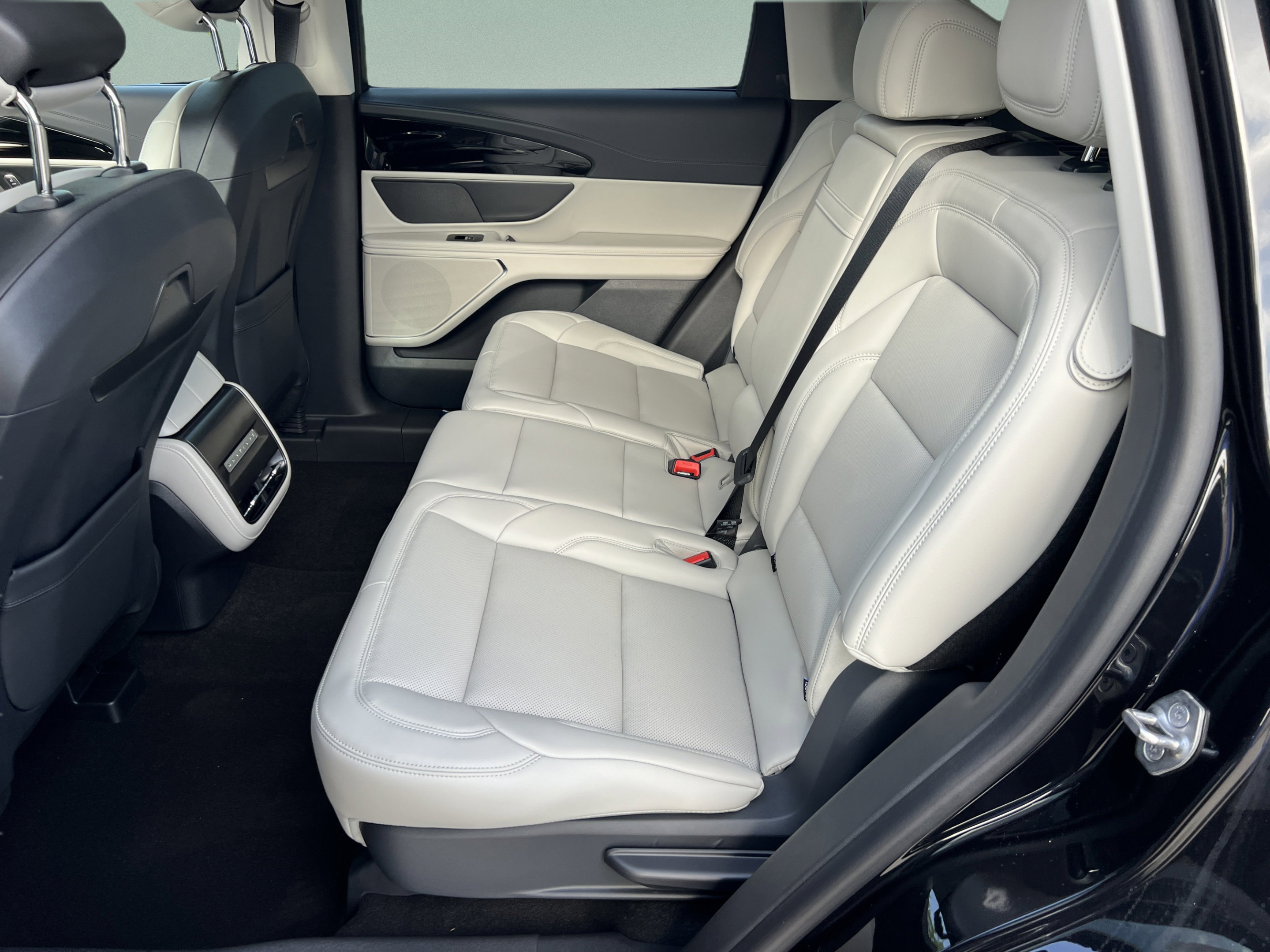 New 2026 Lincoln Nautilus Premier w/ Jet Appearance Package AWD/4WD image 23