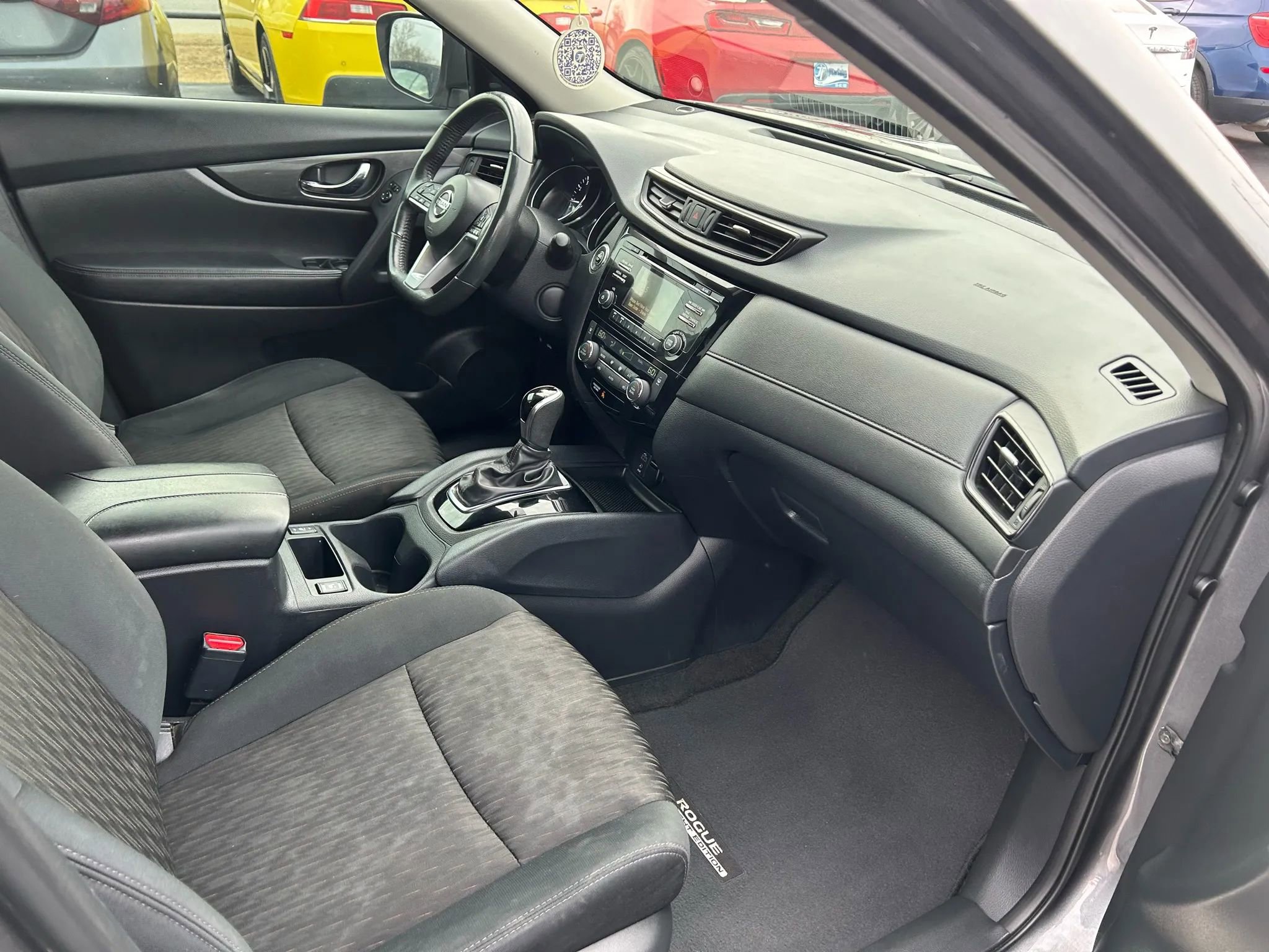 Used 2017 Nissan Rogue SV w/ Midnight Edition Package image 22