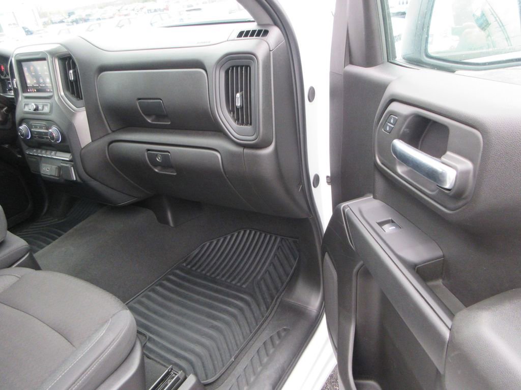 Certified 2024 Chevrolet Silverado 1500 Custom w/ Turbomax Blackout Package image 19