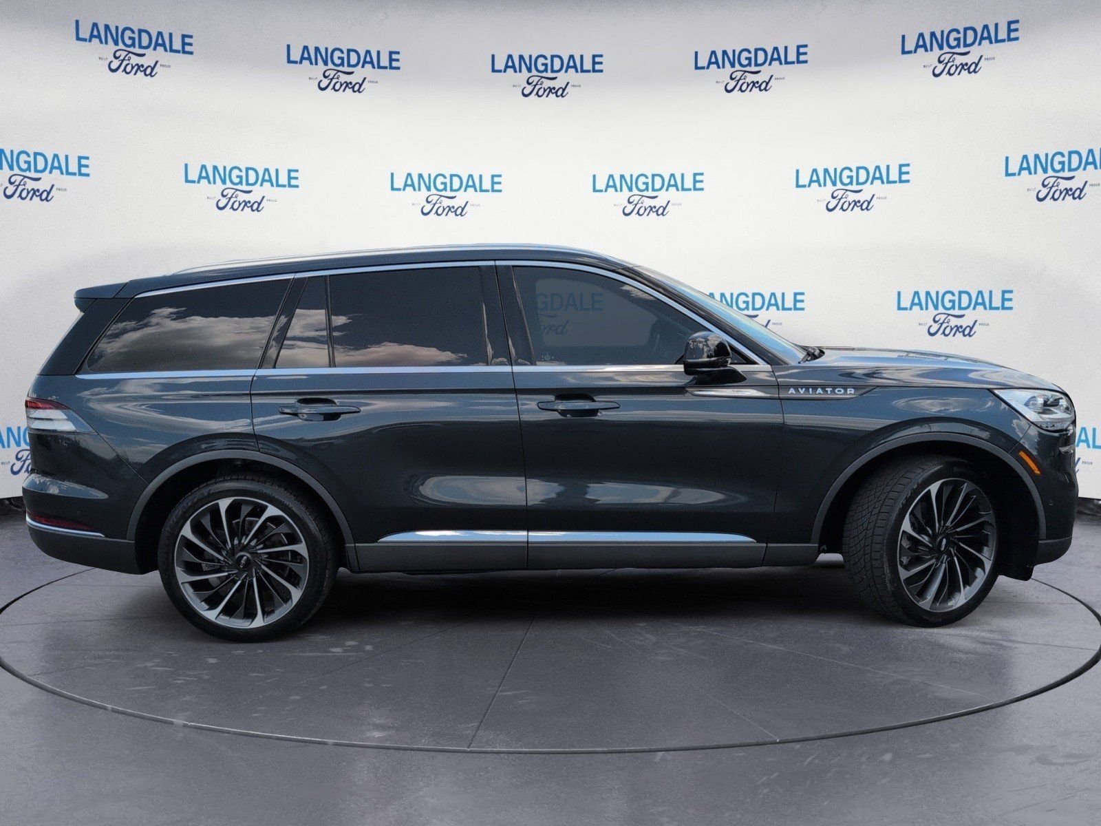 Used 2021 Lincoln Aviator Reserve w/ Equipment Group 202A AWD/4WD image 3