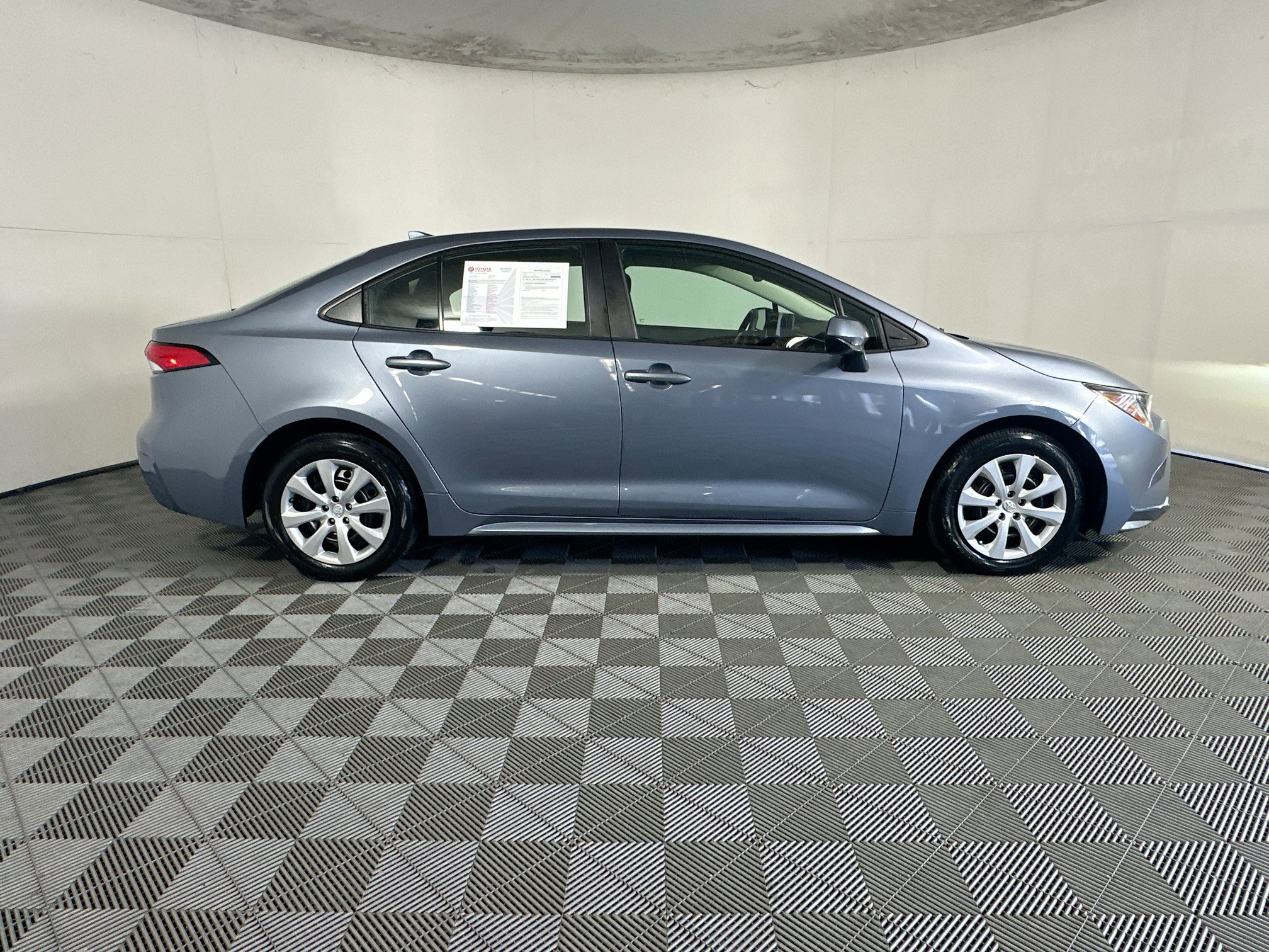 Used 2024 Toyota Corolla LE FWD image 2