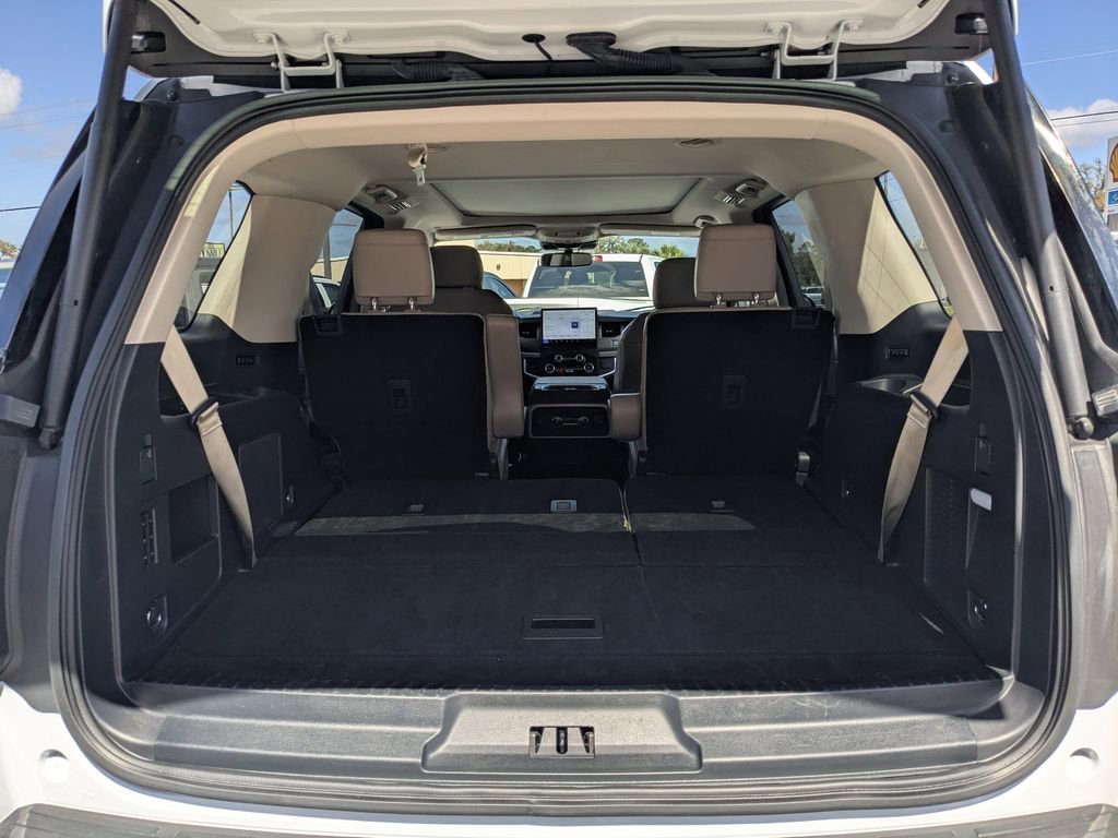 Used 2023 Ford Expedition Limited image 11