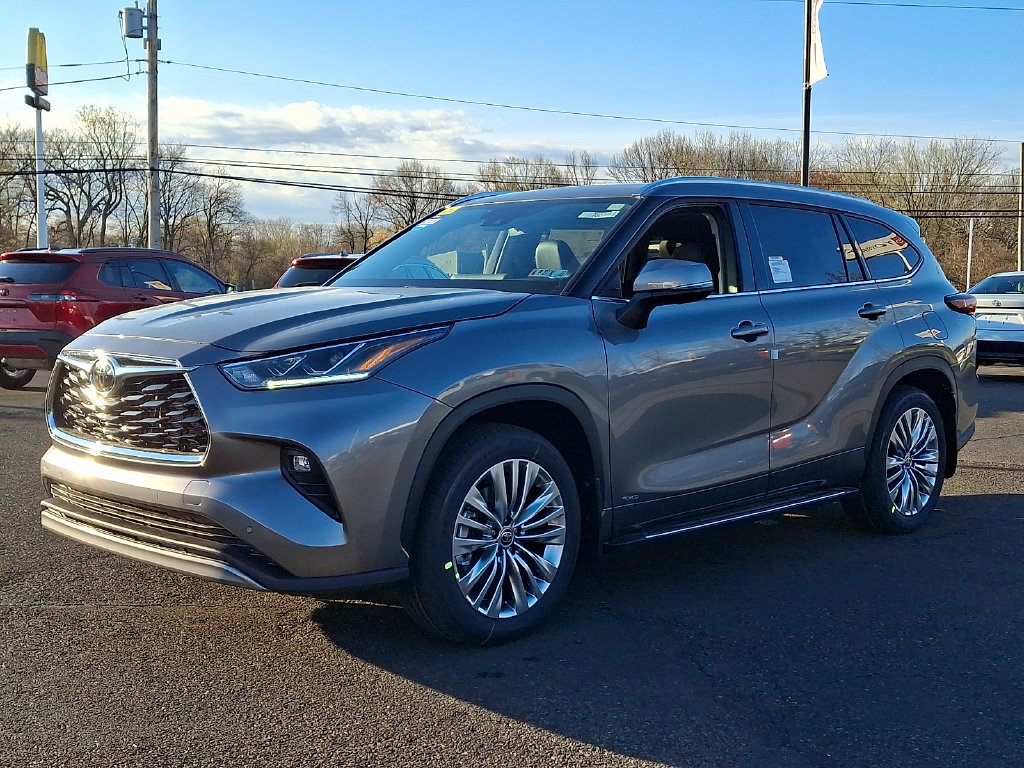 New 2026 Toyota Highlander Platinum AWD/4WD image 2