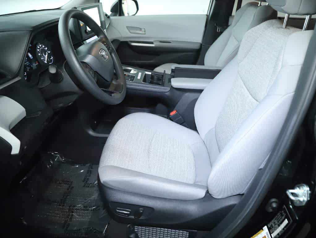 Certified 2026 Toyota Sienna LE AWD/4WD image 18