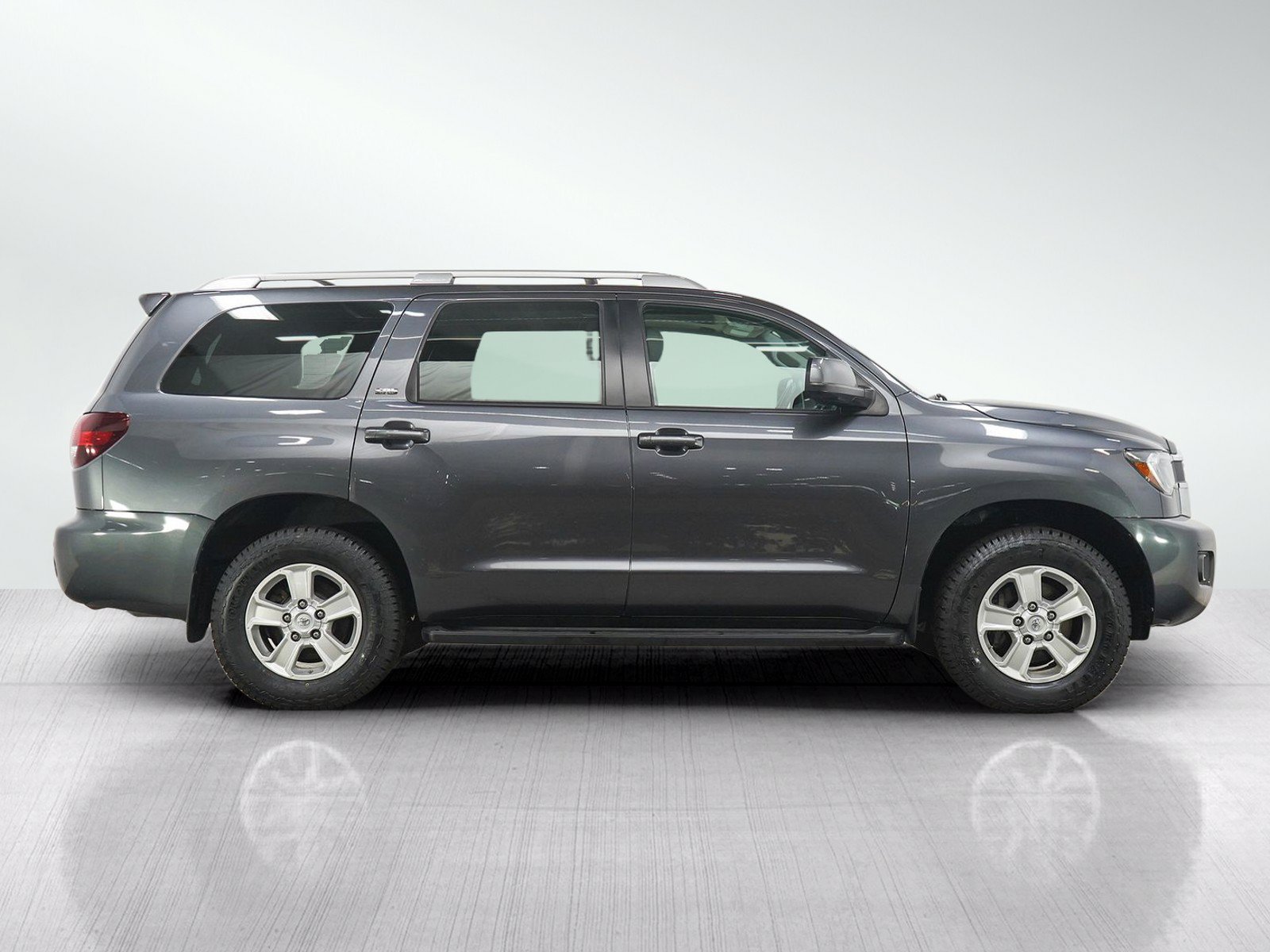 Used 2018 Toyota Sequoia SR5 AWD/4WD image 6