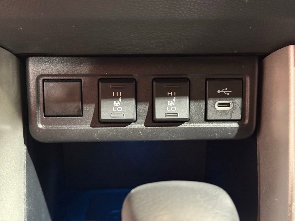 Certified 2023 Toyota Corolla Cross XLE image 28