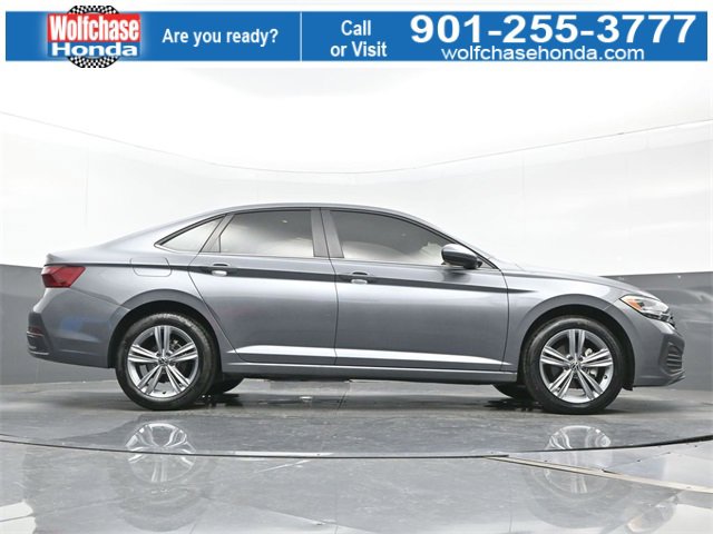 Used 2024 Volkswagen Jetta SE w/ Panoramic Sunroof Package image 27