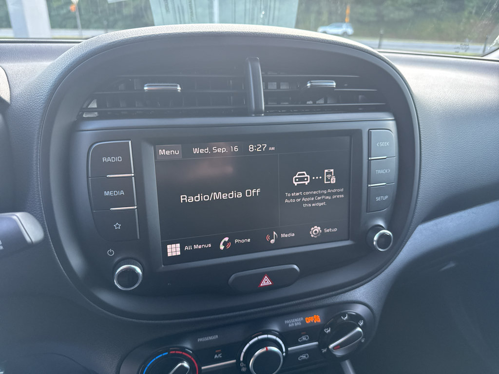 Used 2025 Kia Soul LX w/ LX Technology Package FWD image 18