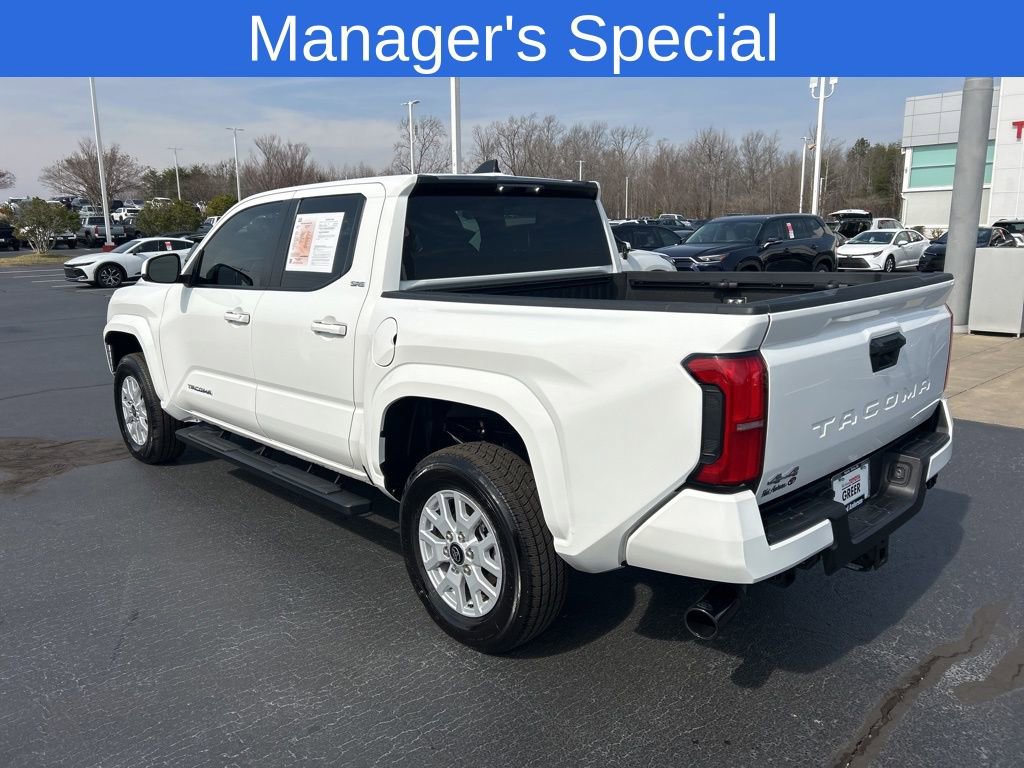 Used 2025 Toyota Tacoma SR5 AWD/4WD image 16