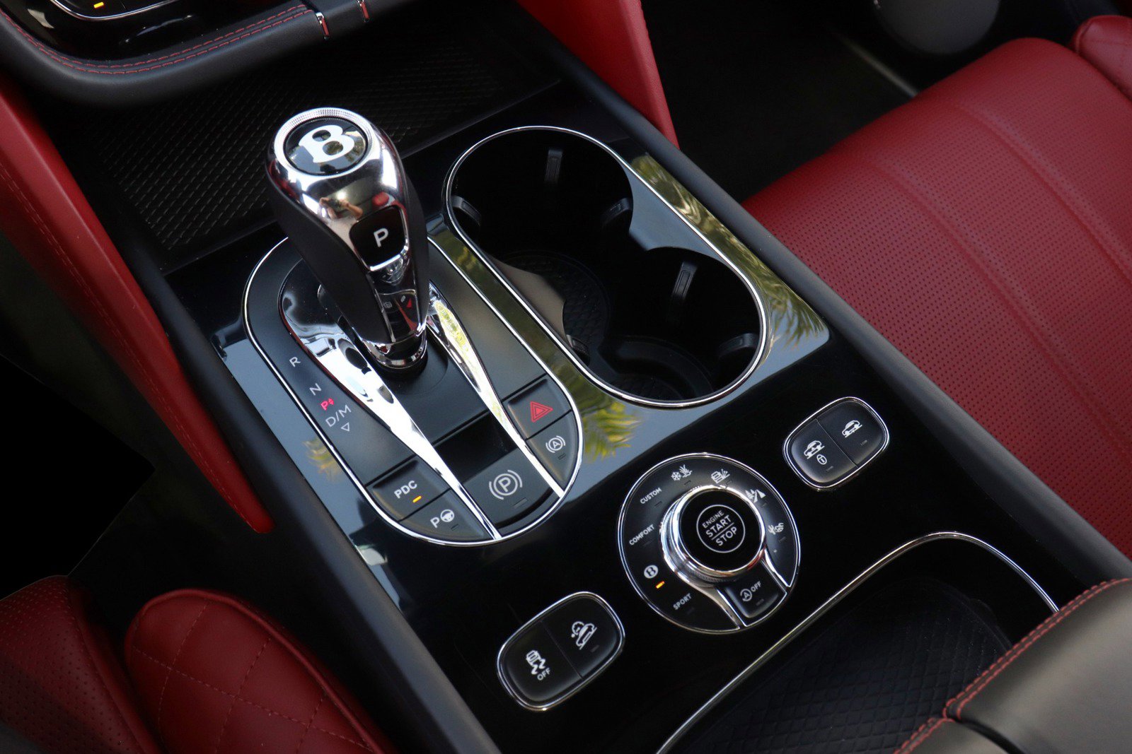 Used 2017 Bentley Bentayga image 21