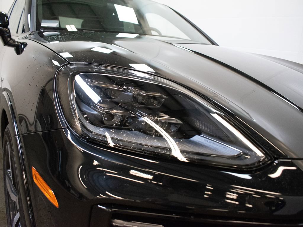 Certified 2025 Porsche Cayenne Turbo image 11