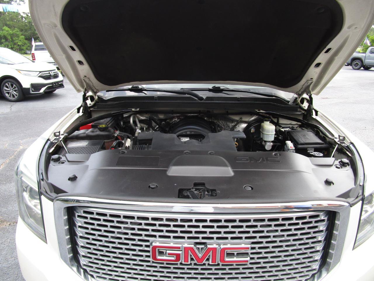 Used 2015 GMC Yukon Denali w/ Touring Package RWD image 39
