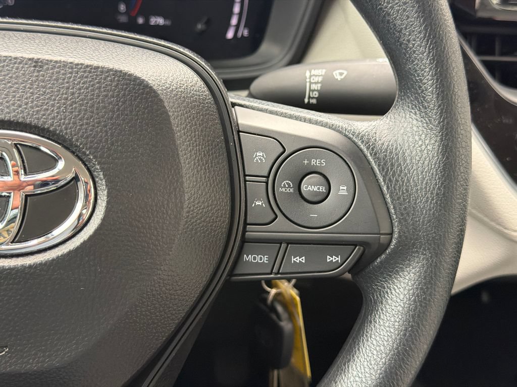 Used 2026 Toyota Corolla Cross L FWD image 30