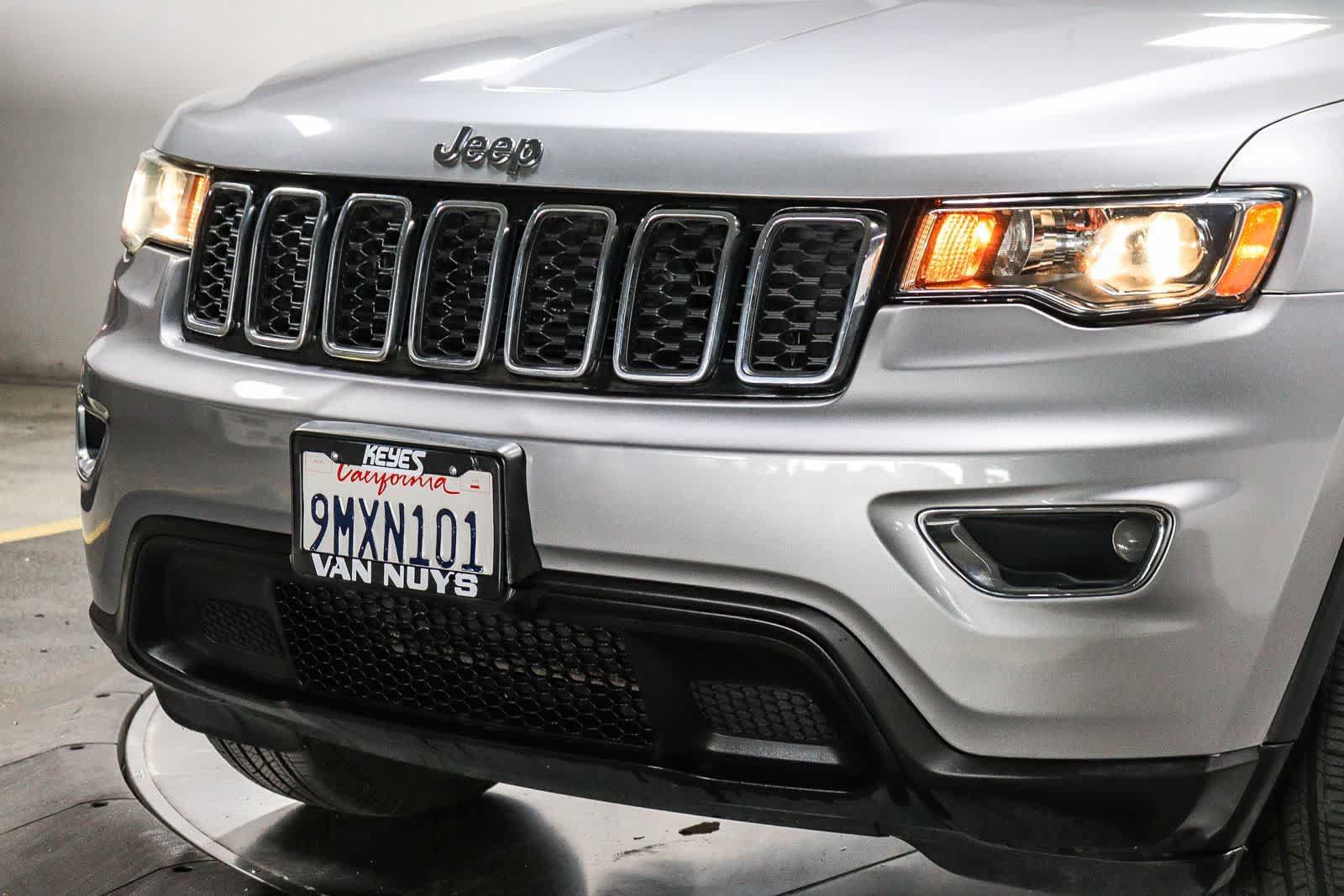 Used 2017 Jeep Grand Cherokee Laredo w/ Quick Order Package 23E AWD/4WD image 8