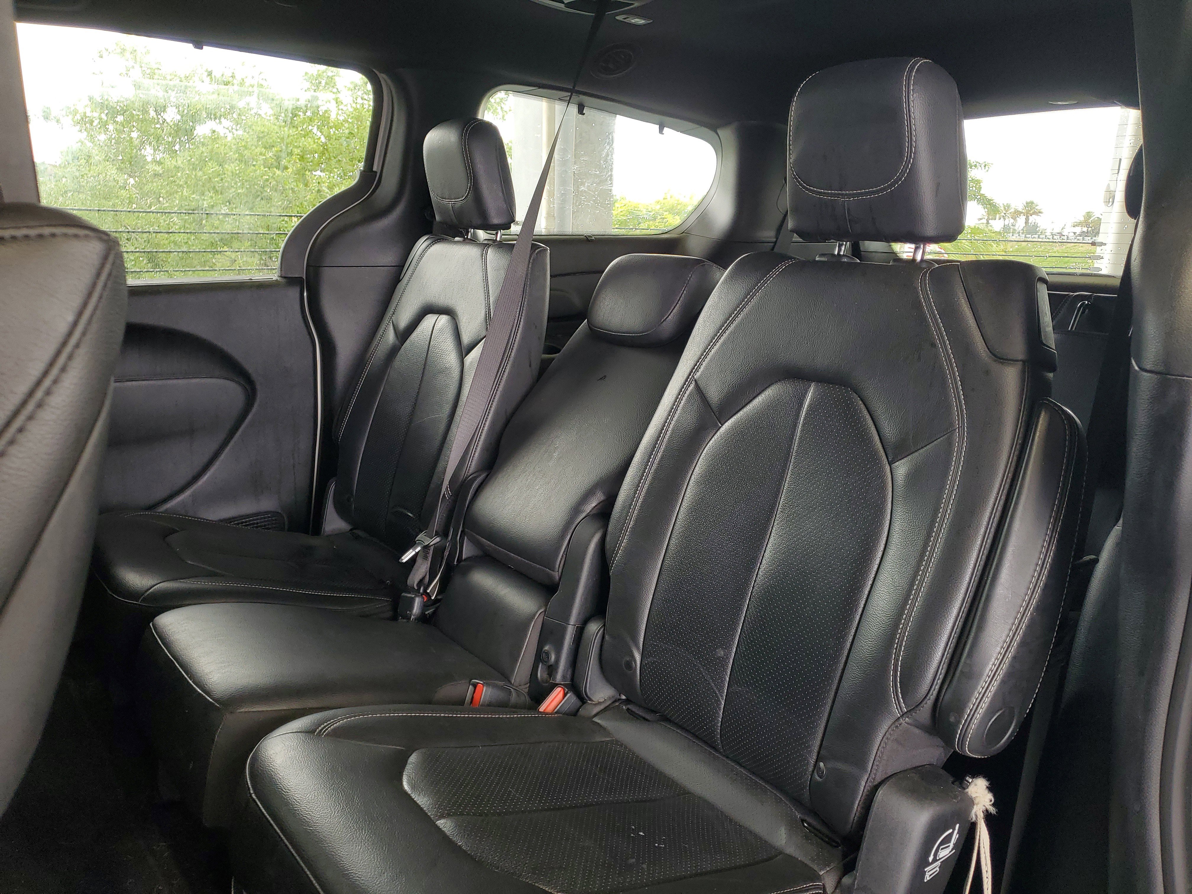 Used 2020 Chrysler Pacifica Touring-L Plus FWD image 8