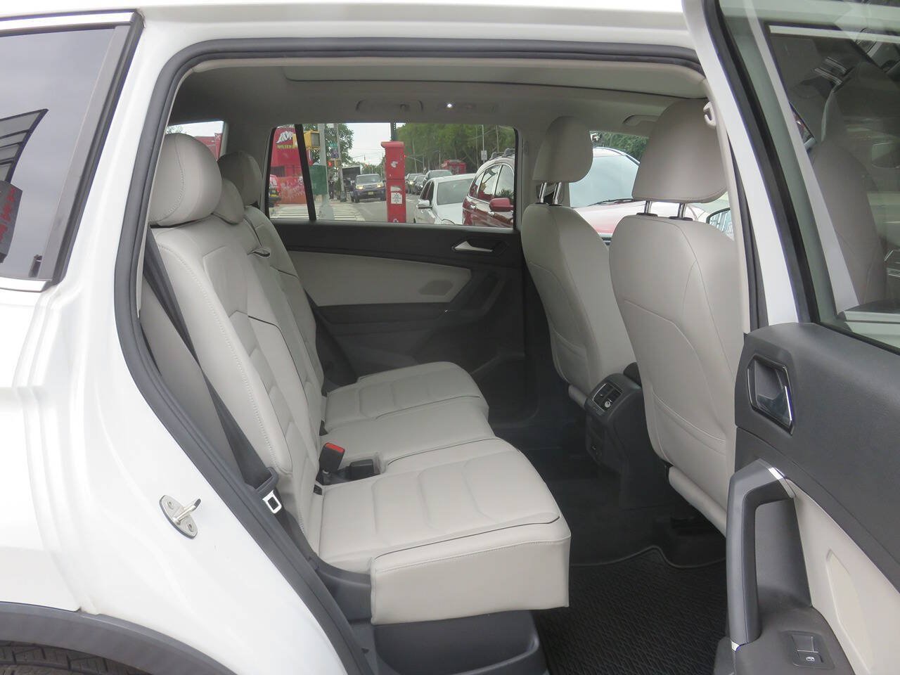 Used 2018 Volkswagen Tiguan SEL Premium AWD/4WD image 20