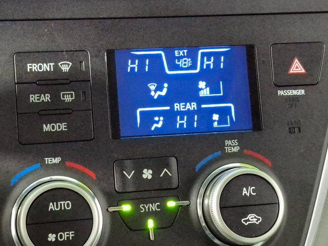 Used 2017 Toyota Sienna XLE image 28