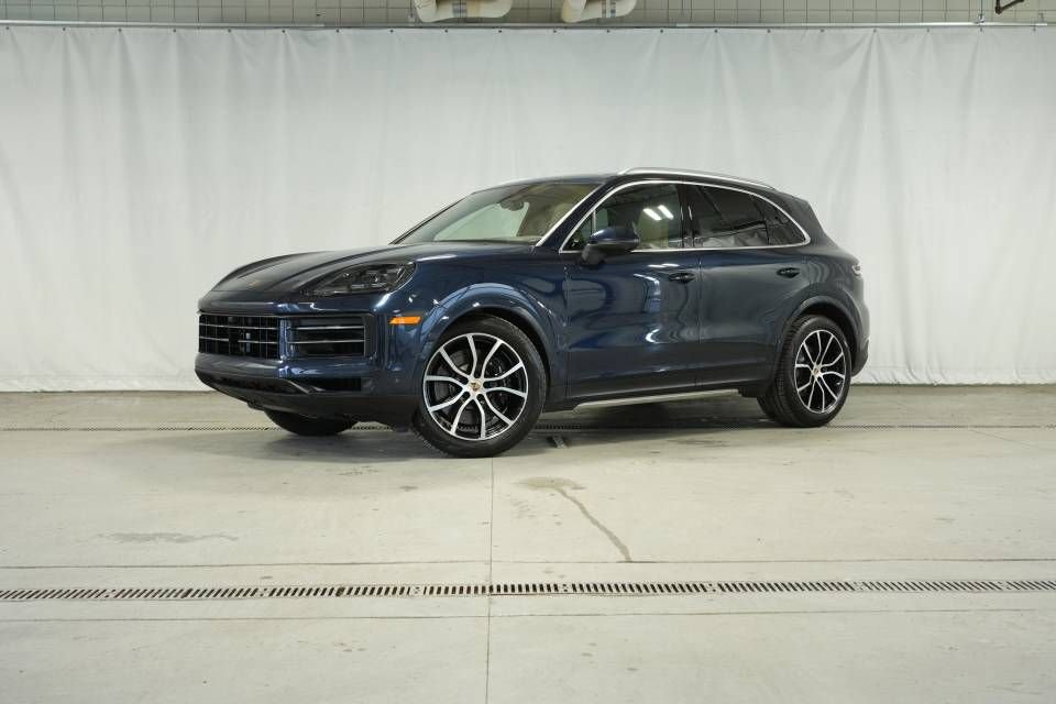 Certified 2025 Porsche Cayenne S AWD/4WD image 1