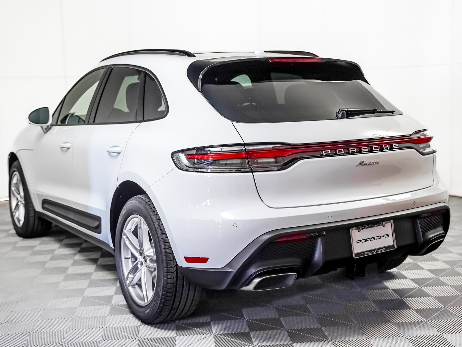 New 2026 Porsche Macan image 3