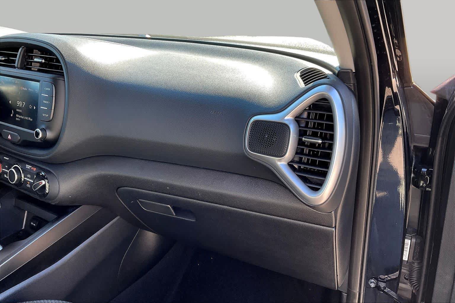 Used 2025 Kia Soul LX FWD image 18