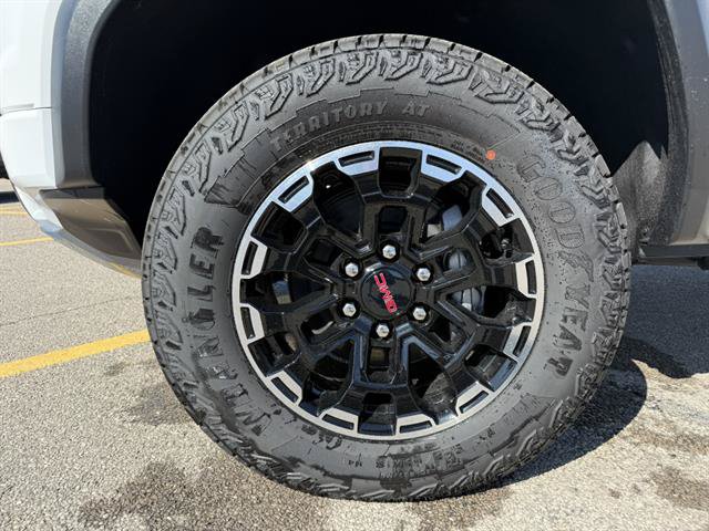 New 2026 GMC Canyon AT4 w/ Technology Plus Package AWD/4WD image 6